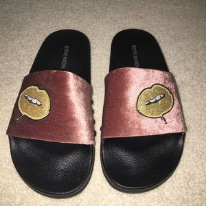 Steve Madden Lip Slides